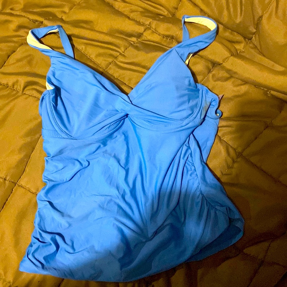 Swim suit top Size: Small